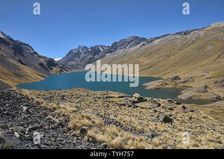 Vue sur Laguna Quta Thiya le long de la Cordillère Real Traverse, Bolivie Banque D'Images