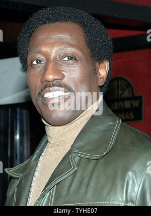 L'acteur Wesley Snipes arrive pour la première mondiale du film "Inside Man", tenue le 20 mars 2006 au New York's Ziegfeld Theatre. (Photo d'UPI/Ezio Petersen) Banque D'Images