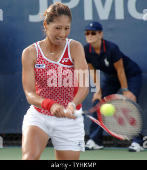 Shinobu Asagoe (Japon) réagit au cours de son premier match contre Jelena Kostanic (CRO) à l'US Open de Tennis 2006 tenue à New York le août 28,2006. Asagoe a perdu 4-6, 6-7. (Photo d'UPI/Ezio Petersen) Banque D'Images