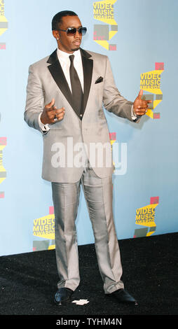P Diddy arrive à la salle de presse pour des photos pendant les MTV Video Music Awards au Radio City Music Hall à New York, NY, le 31 août, 2006. (Photo d'UPI/John Angelillo) Banque D'Images