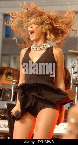 Beyonce, anciennement de la destinée du groupe de chant, l'enfant effectue sur WABC TV show Good Morning America à New York le 8 septembre 2006. (Photo d'UPI/Ezio Petersen) Banque D'Images