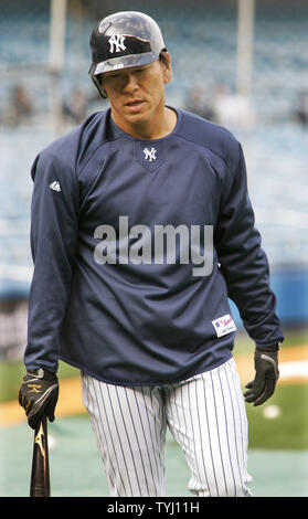 Hideki Matsui, évoluant pour les Yankees de New York, se réchauffe au cours de la pratique au bâton avant leur match contre le Toronto Bluejays au Yankee Stadium le 26 avril 2007 à New York. (Photo d'UPI/Monika Graff) Banque D'Images