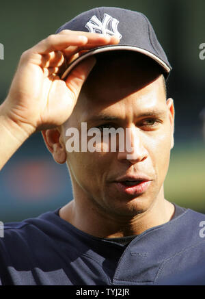 Alex Rodriguez, joueur de troisième but pour les Yankees de New York, prend la pratique au bâton avant de les Yankee match contre les Red Sox de Boston au Yankee Stadium le 22 mai 2007. (Photo d'UPI/Monika Graff) Banque D'Images