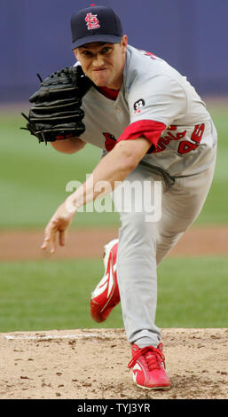 Cardinals de Saint-Louis le lanceur partant Mike Maroth tremble à jette les Mets de New York en première manche alors qu'il faire ses débuts avec les cardinaux au Shea Stadium le 25 juin 2007 à New York. Maroth tremble a été acquis dans le commerce de la semaine dernière, les Tigers de Detroit après être allé 5-2 avec une 5.06 époque dans 13 démarre. (Photo d'UPI/Monika Graff) Banque D'Images