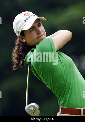 Hits Lorena Ochoa son coup de départ sur le troisième trou au cours de l'ensemble HSBC World Match Play Championship au Country Club Wykagyl à New Rochelle, New York le 19 juillet 2007. (Photo d'UPI/John Angelillo) Banque D'Images