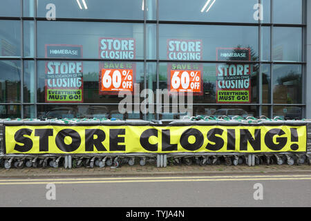 Fermeture du magasin de signer à Homebase, Market Drayton, Shropshire Banque D'Images