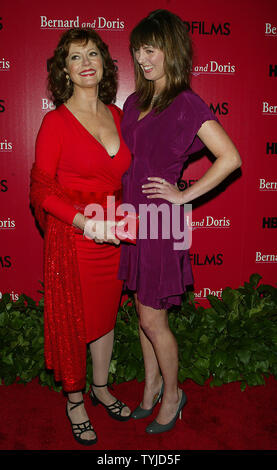 Susan Sarandon et sa fille Eva Amurri arrivent à la projection de "Bernard et Doris' à la salle de projection de Time Warner à un Time Warner Center à New York le 30 janvier 2008. (Photo d'UPI/Laura Cavanaugh) Banque D'Images