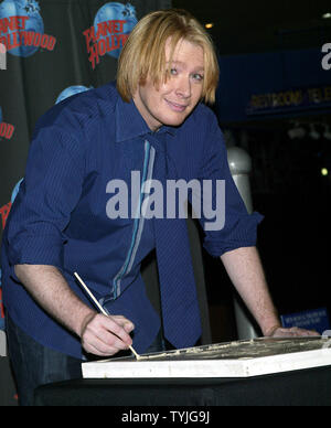 Clay Aiken fait la promotion de son rôle dans le Tony Award Winning Broadway comédie Monty Python's 'pamalot' avec une empreinte de cérémonie au Planet Hollywood à New York le 8 avril 2008. (Photo d'UPI/Laura Cavanaugh) Banque D'Images