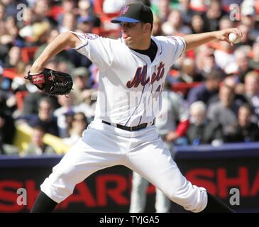 New York Mets' le lanceur partant Oliver Perez lance pour les Phillies de Philadelphie dans la cinquième manche pendant les mets' dernière accueil match d ouverture au Shea Stadium le 8 avril 2008 à New York. (Photo d'UPI/Monika Graff) Banque D'Images