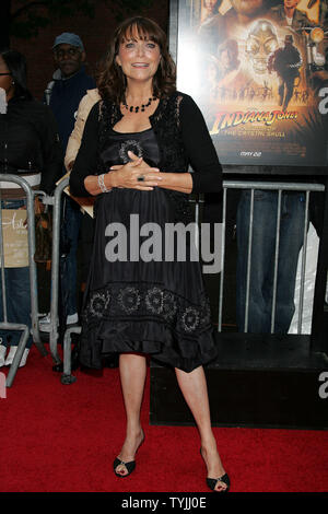 Karen Allen arrive à la première de "Indiana Jones et le Royaume du Crâne de Cristal' à l'AMC Magic Johnson Harlem 9 Theatre à New York le 20 mai 2008. (Photo d'UPI/Laura Cavanaugh) Banque D'Images