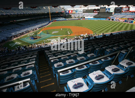 Les coussins sont placés sur chaque siège pour le 79e match des étoiles au Yankee Stadium de New York le 15 juillet 2008. (Photo d'UPI/John Angelillo) Banque D'Images