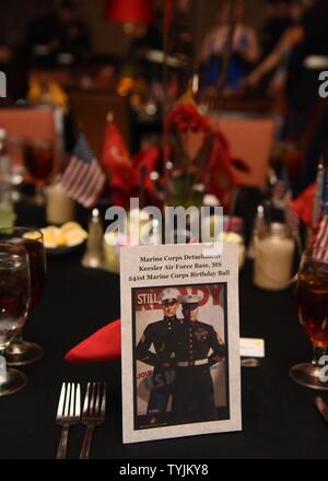 Un programme de l'événement se trouve sur écran, au cours de la 241e anniversaire du Marine Corps Ball au Golden Nugget Casino le 11 novembre 2016, à Biloxi, au Mississippi service plus de 300 membres et invités ont assisté à la Marine de Keesler événement organisé du détachement qui a comporté le Sgt. Le major Dustin Kazmar, Marine Aviation Escadron logistique 11 sergent-major d'escadron, le conférencier invité.. Banque D'Images