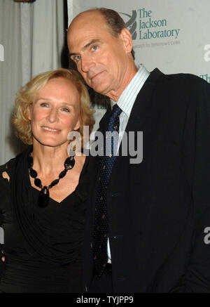 L'actrice Glenn Close et chanteur James Taylor assister au gala national Laboratoire Jackson à New York qu'elle a co-présidé le 18 septembre 2008. (Photo d'UPI/Ezio Petersen) Banque D'Images