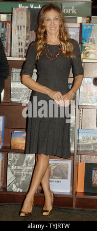 L'actrice Sarah Jessica Parker s'occupe le coup d'envoi de la 5e édition spéciale pour les écoles publiques Shop pour les écoles publiques Program à New York le 1 octobre 2008. (Photo d'UPI/Ezio Petersen) Banque D'Images