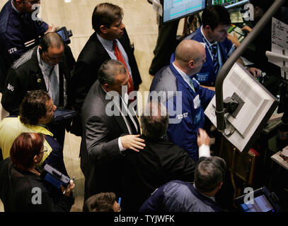 La négociation a lieu sur le parquet de la Bourse de New York après une semaine de vente le 21 novembre 2008 à New York. Les stocks de l'énergie et de la technologie a progressé, mais des actions de banques, dont Citibank et Bank of America, a pris un coup. (Photo d'UPI/Monika Graff) Banque D'Images