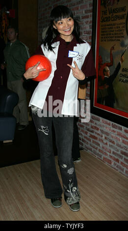 Irina Pantaeva participe à la deuxième phase du théâtre 22e All-Star Bowling Classic à Lucky Strike Lanes and Lounge à New York le 2 février 2009. (Photo d'UPI/Laura Cavanaugh) Banque D'Images