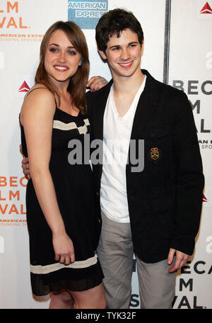 Connor Paolo et Alice Kremelberg arrivent pour le Tribeca Film Festival première de 'accident' au Tribeca Performing Arts Centre/CCMB à New York le 23 avril 2009. (Photo d'UPI/Laura Cavanaugh) Banque D'Images