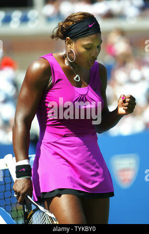 Serena Williams réagit comme elle bat Daniela Hantuchova de la Slovaquie au cours de leur match à l'US Open Tennis Championship le 6 septembre 2009 à New York. Williams a gagné 6-2, 6-0. UPI /Monika Graff Banque D'Images
