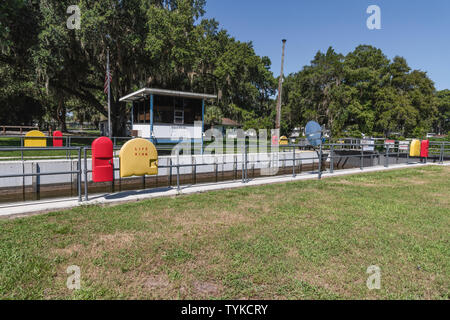 Burrell Écluse et barrage de navigation situé sur la route de Haines Creek River à Leesburg, Florida USA Banque D'Images