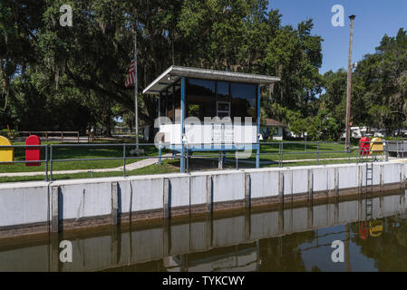 Burrell Écluse et barrage de navigation situé sur la route de Haines Creek River à Leesburg, Florida USA Banque D'Images