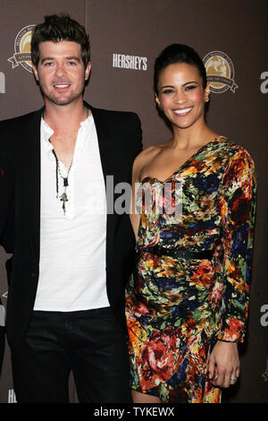 Robin Thicke et épouse Paula Patton arrivent pour le "Vivre l'héritage : Les fantômes de l'école Milton Hershey' documentaire à la fois Centre à New York le 6 octobre 2009. UPI/Laura Cavanaugh Banque D'Images