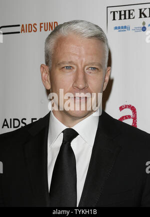 Anderson Cooper arrive à ' une vision' Elton John Aids Foundation La prestation au Cipriani à New York le 16 novembre 2009. UPI/John Angelillo . Banque D'Images