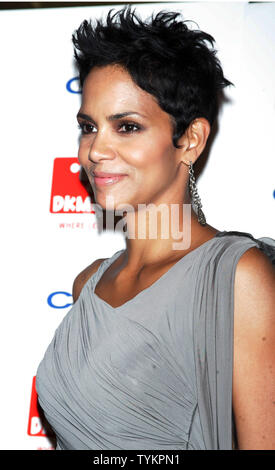 Halle Berry arrive pour le 4e Gala annuel DKMS : liée contre la leucémie au Cipriani à New York le 29 avril 2010. UPI /Laura Cavanaugh Banque D'Images