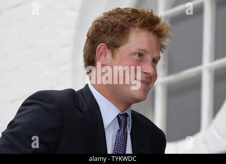 Le Prince Harry de Grande-Bretagne arrive à Greenwich Country Club de parler aux clients qui sont intéressés par l'organisme de bienfaisance Sentebale à Greenwich, Connecticut le 26 juin 2010. UPI/John Angelillo Banque D'Images