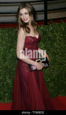Hathaway assiste à la 2011 Vanity Fair Oscar Party hosted by Graydon Carter tenue à Sunset Tower de West Hollywood, Californie, le 27 février 2011. UPI/Laura Cavanaugh Banque D'Images