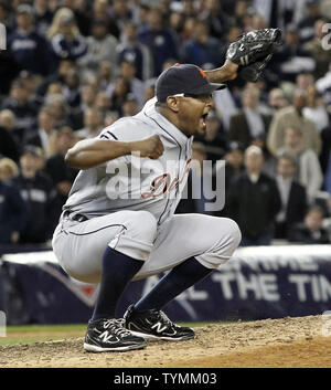 Plus près des Detroit Tigers Jose Valverde réagit après le match contre les Yankees de New York dans le jeu 5 de l'ALDS au Yankee Stadium de New York le 6 octobre 2011. Les Tigres défait les Yankees 3-2 et gagner la série en 5 matchs. UPI/John Angelillo Banque D'Images