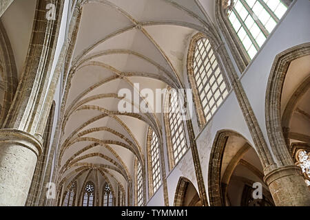 FAMAGUSTA, Chypre - mars 8, 2019 : l'intérieur de la mosquée Lala Mustafa Pacha (autrefois la cathédrale Saint-Nicolas) Banque D'Images