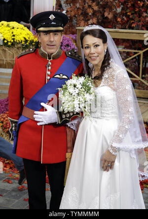 Matt Lauer et Ann Curry s'habiller comme le Prince William et Kate Middleton pour NBC's "aujourd' Show Halloween au Rockefeller Center de New York le 31 octobre 2011. UPI/John Angelillo Banque D'Images