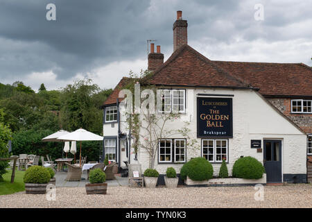 Le Ballon d'or country pub dans le village de Lower and Assendon, Henley-on-Thames, Oxfordshire, Angleterre Banque D'Images