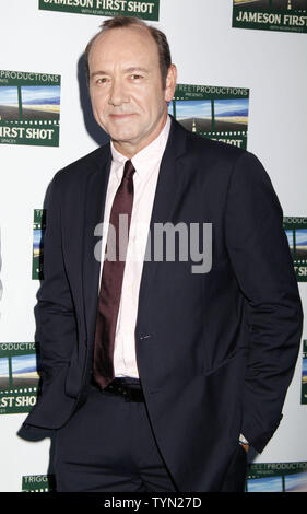 Kevin Spacey arrive pour la première de "Le ventriloque" au Highline Stages de New York le 2 juin 2012. UPI /Laura Cavanaugh Banque D'Images