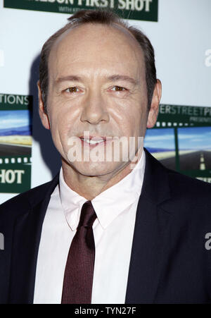 Kevin Spacey arrive pour la première de "Le ventriloque" au Highline Stages de New York le 2 juin 2012. UPI /Laura Cavanaugh Banque D'Images