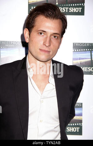 Peter Cincotti arrive pour la première de "Le ventriloque" au Highline Stages de New York le 2 juin 2012. UPI /Laura Cavanaugh Banque D'Images