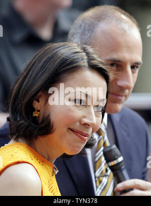 Ann Curry est avec Matt Lauer avant Kenny Chesney effectue sur le NBC Today Show du Rockefeller Center à New York le 22 juin 2012. UPI/John Angelillo Banque D'Images