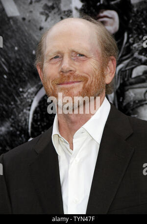 Ron Howard arrive pour 'The Dark Knight Rises" Première mondiale à l'AMC Lincoln Square Theatre de New York le 16 juillet 2012. UPI /Laura Cavanaugh Banque D'Images