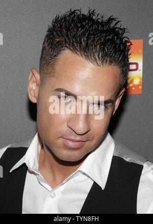 Mike 'La situation' Sorrentino arrive sur le tapis rouge pour le 'Jersey Shore' Premiere saison finale à Bagatelle à New York le 4 octobre 2012. UPI/John Angelillo Banque D'Images