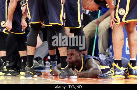 Indiana Pacers Lance Stephenson réagit à la douleur après une pièce dans la première moitié contre les New York Knicks dans le jeu 5 de la demi-finale de conférence de l'Est de la NBA au Madison Square Garden de New York le 16 mai 2013. UPI/John Angelillo Banque D'Images