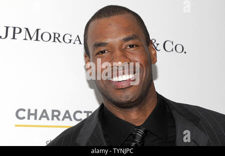 Joueur NBA Jason Collins arrive sur le tapis rouge à la 10e édition annuelle des prix à l'égard GLSEN Gotham Hall à New York le 20 mai 2013. UPI/John Angelillo Banque D'Images