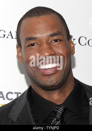 Joueur NBA Jason Collins arrive sur le tapis rouge à la 10e édition annuelle des prix à l'égard GLSEN Gotham Hall à New York le 20 mai 2013. UPI/John Angelillo Banque D'Images