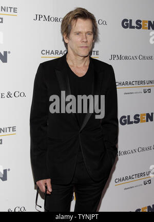 Kevin Bacon arrive sur le tapis rouge à la 10e édition annuelle des prix à l'égard GLSEN Gotham Hall à New York le 20 mai 2013. UPI/John Angelillo Banque D'Images