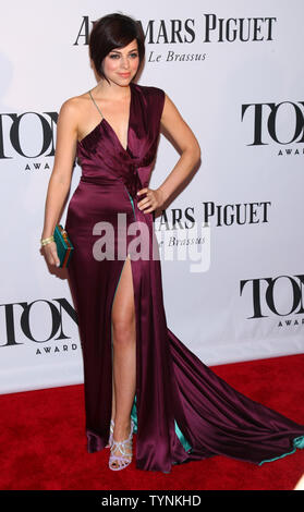 Krysta Rodriguez arrive sur le tapis rouge à la 67e assemblée annuelle tenue Tony Awards au Radio City Music Hall le 9 juin 2013 à New York. UPI/Monika Graff Banque D'Images