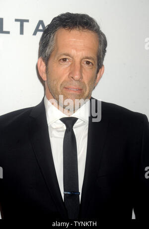 Kenneth Cole arrive sur le tapis rouge à l'amfAR Inspiration Gala à la Plaza à New York le 13 juin 2013. UPI/Dennis Van Tine Banque D'Images