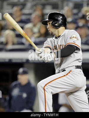 Giants de San Francisco Juan Perez hits un RBI lit dans la 3e manche contre les Yankees de New York au Yankee Stadium de New York le 20 septembre 2013. UPI/John Angelillo Banque D'Images