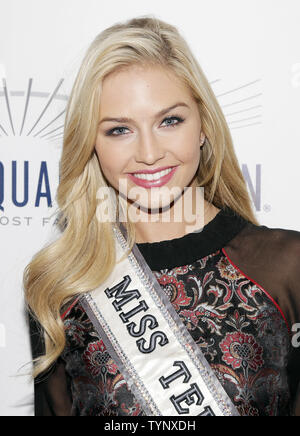 Cassidy Wolf arrive sur le tapis rouge avant la coupe du ruban et dévoilement de la complètement transformé le Madison Square Garden à New York le 24 octobre 2013. Le jardin a été à l'arrêt pour les quatre à cinq mois chaque année au cours des trois prochaines années pour terminer la rénovation d'un milliard de dollars, qui comprend également des halls, des moeurs plus large et confortable suites nouveau balcon coin. UPI/John Angelillo Banque D'Images