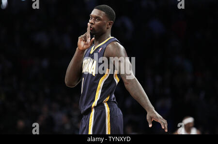 Indiana Pacers Lance Stephenson réagit au 4ème trimestre contre les filets au Barclays Center de Brooklyn à New York le 9 novembre 2013. Les Pacers défait les filets 96-91. UPI/John Angelillo Banque D'Images