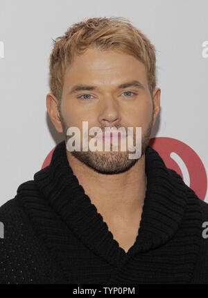 Kellan Lutz arrive sur le tapis rouge à Z100's Jingle Ball au Madison Square Garden de New York le 13 décembre 2013. UPI/John Angelillo Banque D'Images