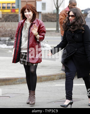 Carly Rae Jepsen arrive à être honoré par Ride de la renommée de la ville de New York le 25 février 2014. Jepsen, le chanteur- Compositeur actuel et Star de Broadway de Rodgers & Hammerstein's Cinderella, reçoit un monument et un siège permanent sur le trajet de la renommée. UPI/John Angelillo Banque D'Images